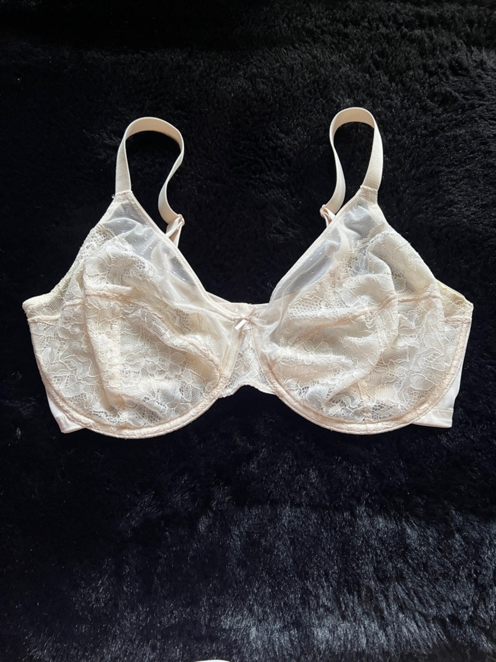 Lace Underwire Bra in Cream with Adjustable Straps - Picture 2 of 5